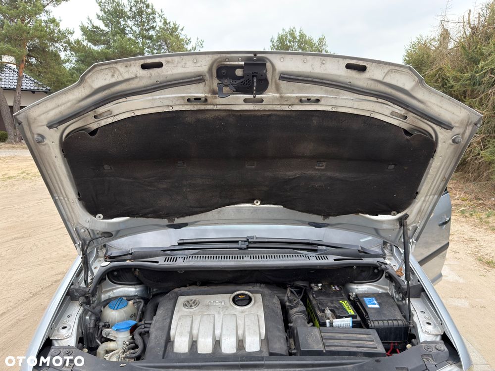 Volkswagen Touran - 19
