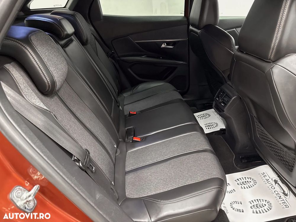 Peugeot 3008 1.2 PureTech Turbo S&S GT-Line - 19