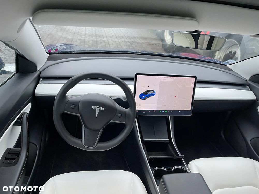 Tesla Model 3 - 8