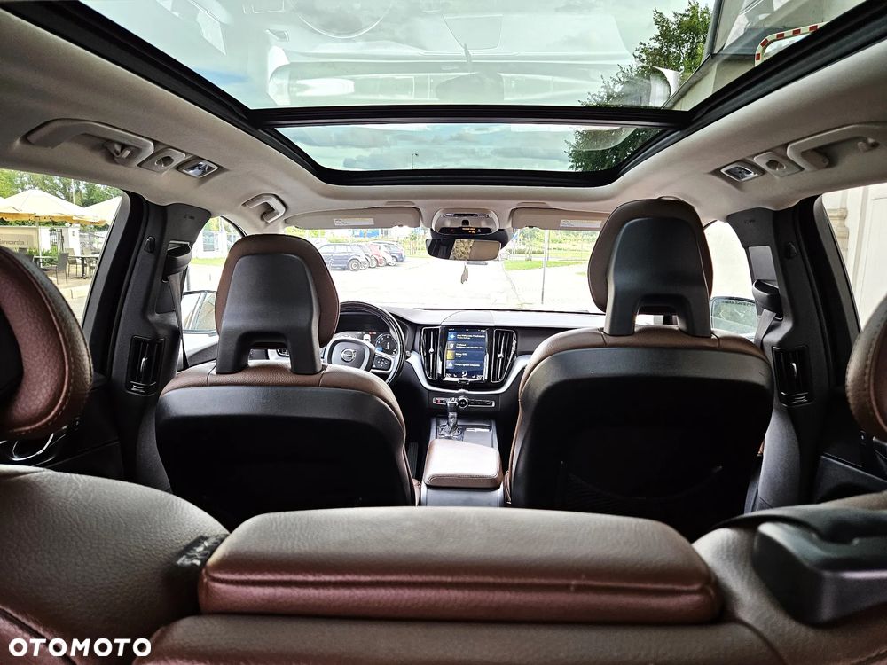 Volvo XC 60 T5 AWD Momentum Pro - 19
