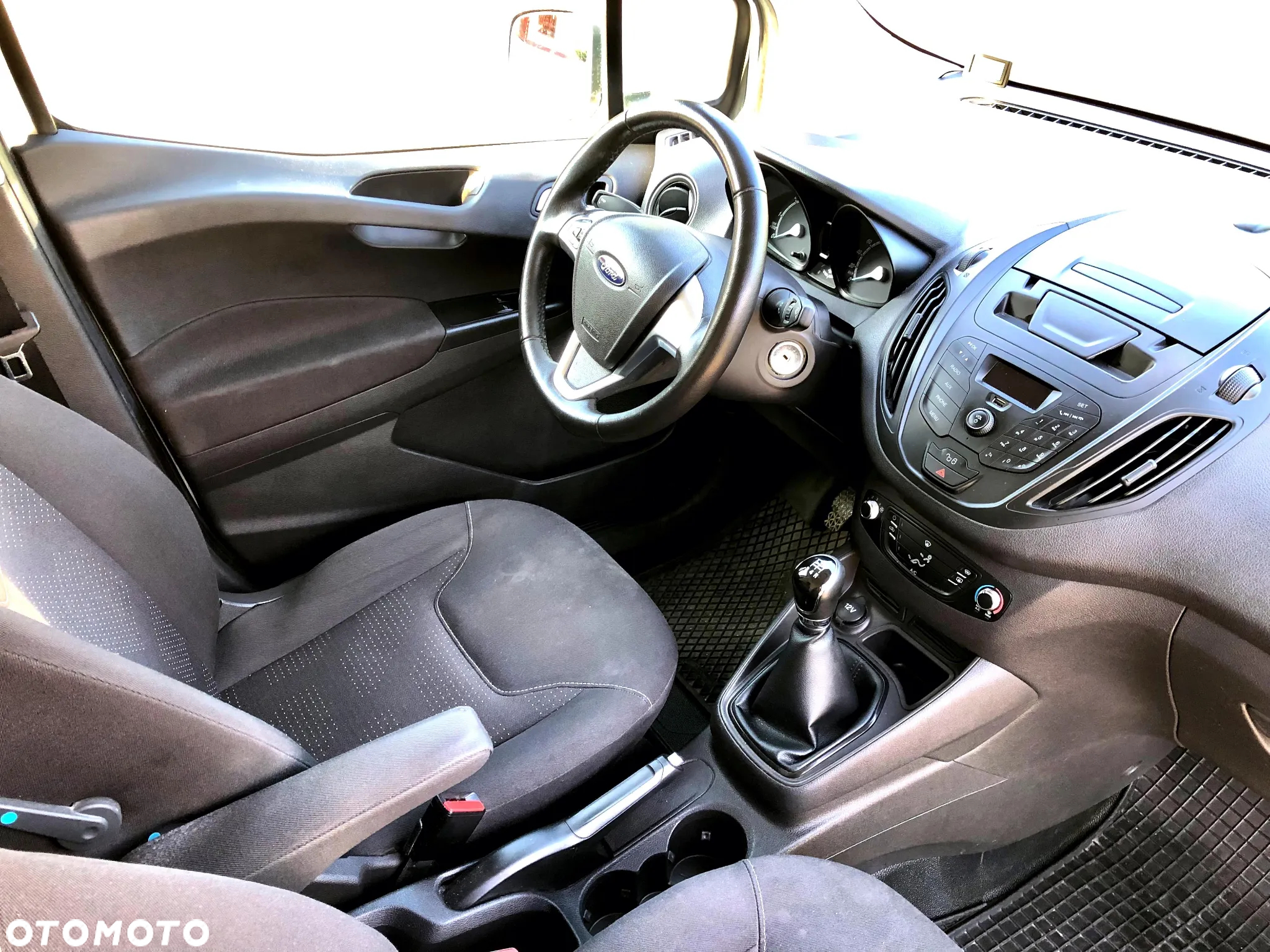 Ford COURIER - 17