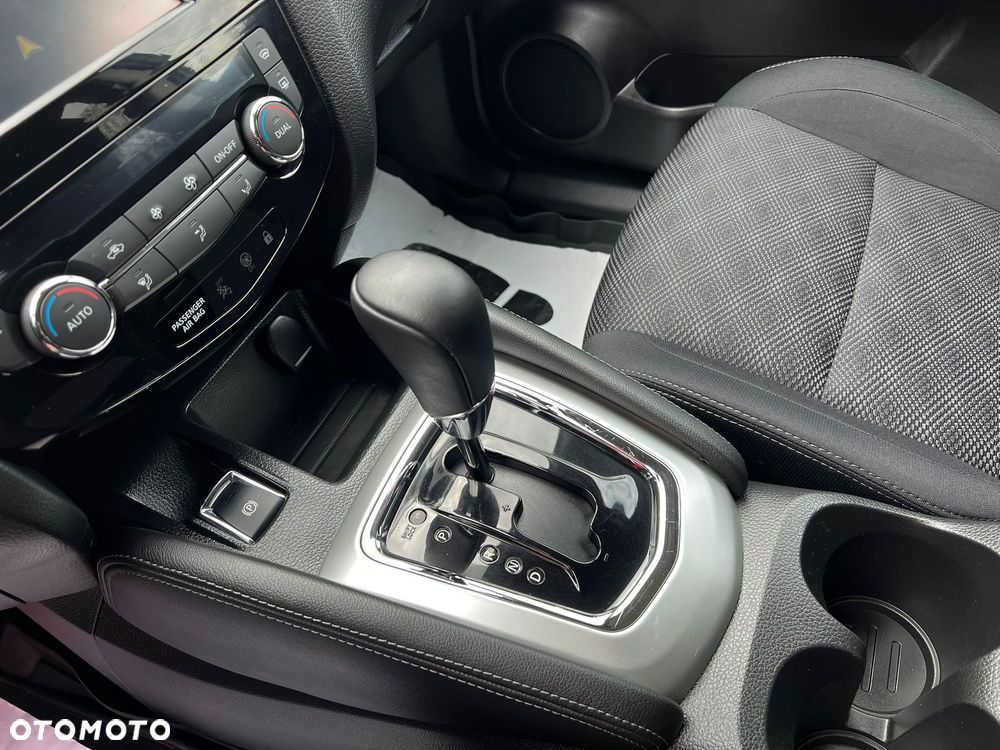 Nissan Qashqai 1.6 DCi Xtronic TEKNA - 29