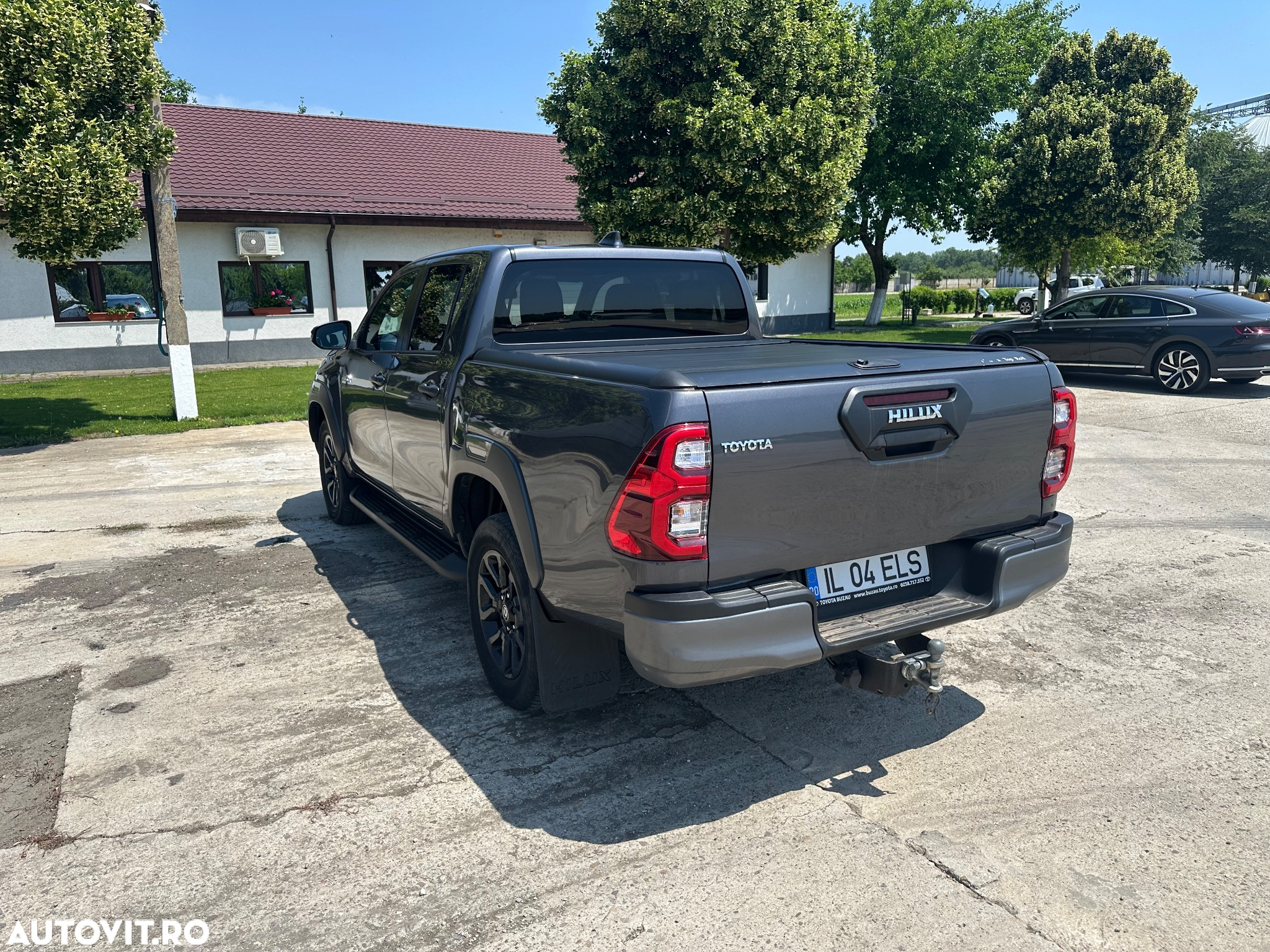 Toyota Hilux 2.8D 204CP 4x4 Double Cab AT Invincible - 4