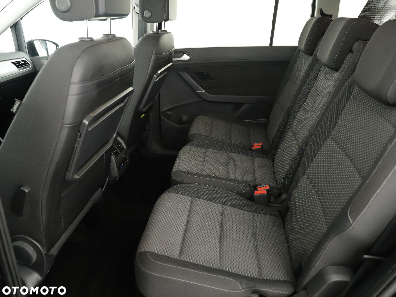 Volkswagen Touran - 12