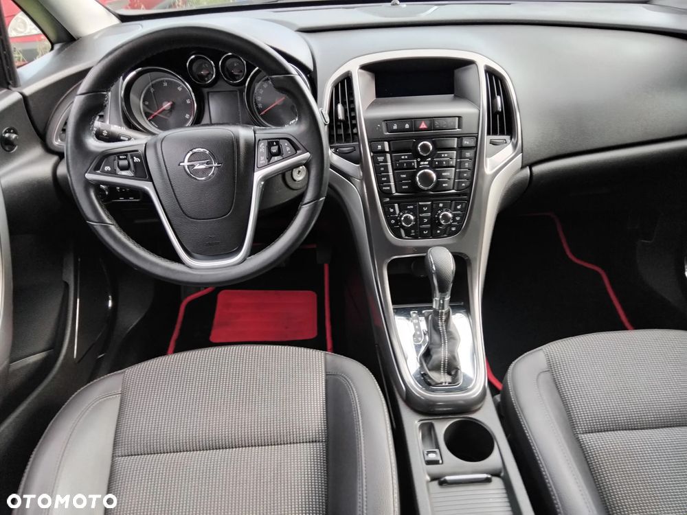 Opel Astra 1.4 Turbo 150 Jahre - 11