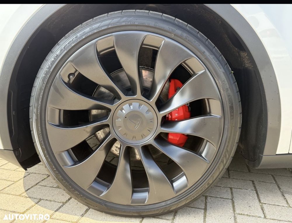 Tesla Model Y - 20