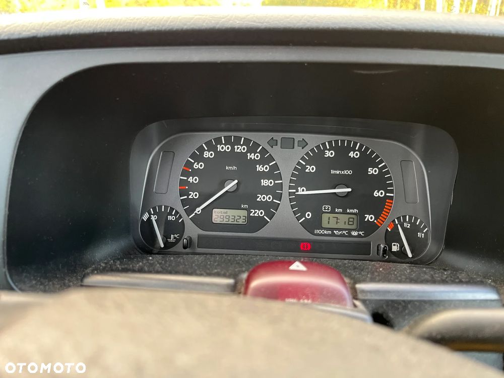 Volkswagen Golf 1.8 GT Special - 5