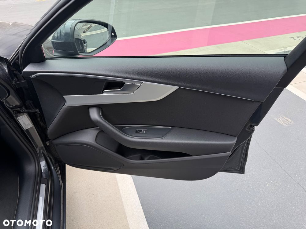 Audi A4 Avant 2.0 TDI S tronic - 13