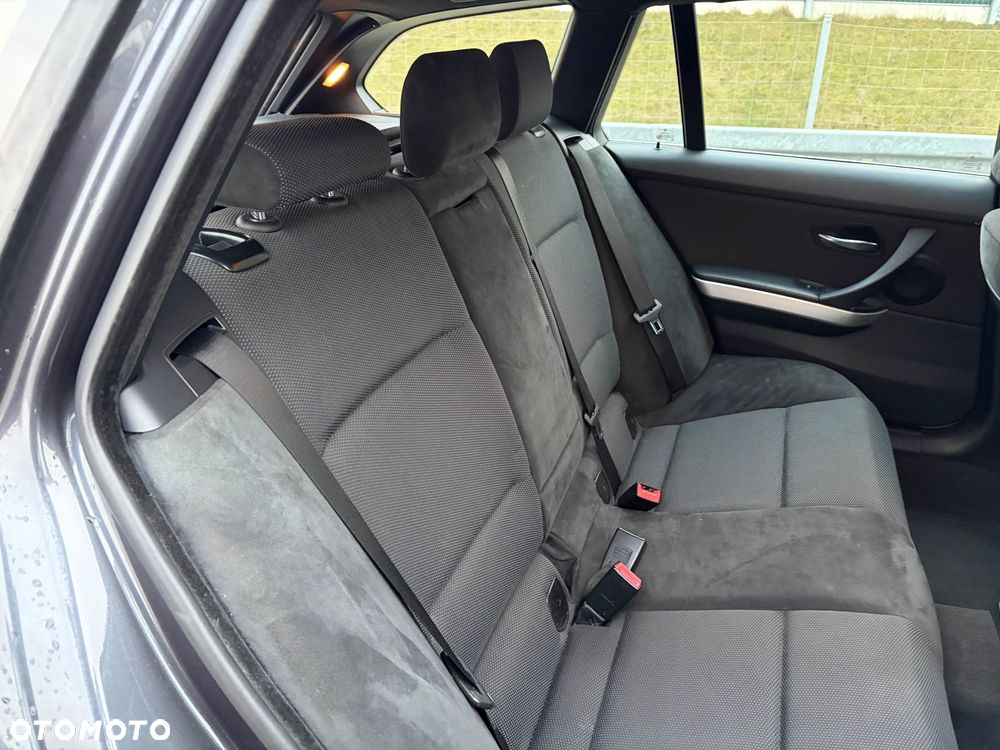 BMW Seria 3 330d - 24