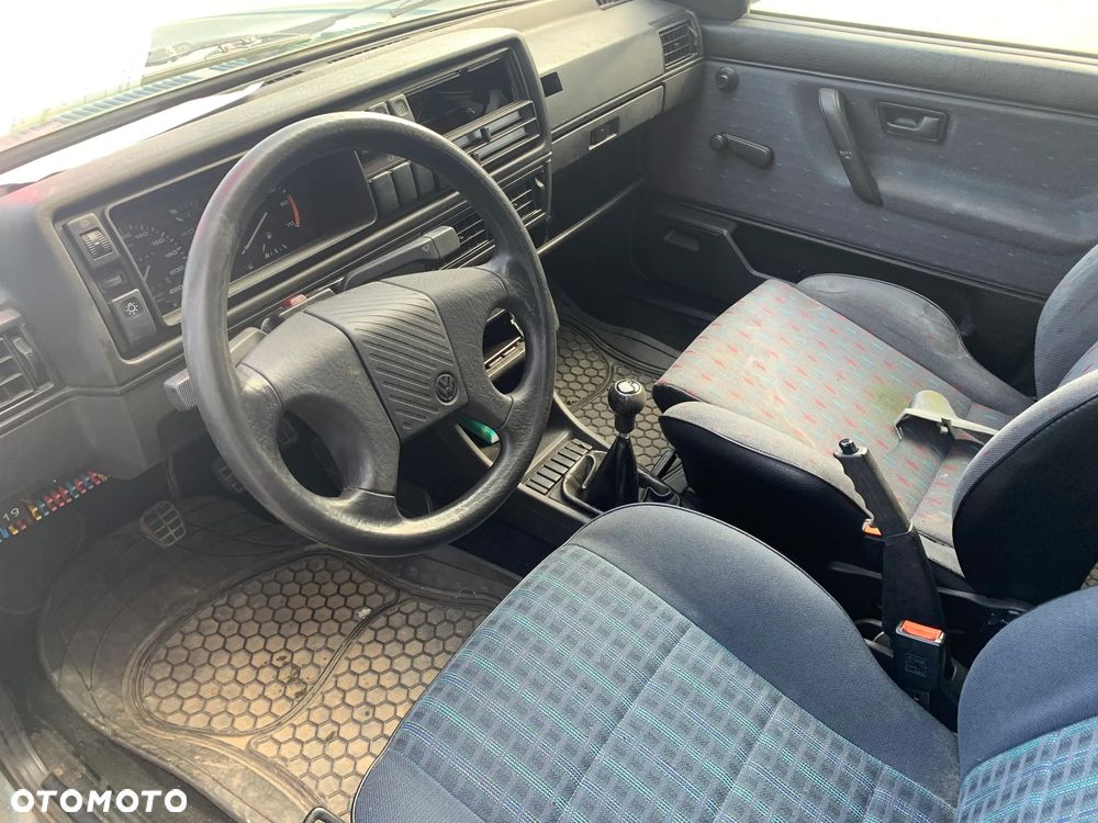 VOLKSWAGEN GOLF 2 1992 *SAMOCHÓD NA CZĘŚCI* 4576 MASKA, LAMPA, DRZWI, LUSTERKO, ZDERZAK, GRILL, BŁOTNIK, KLAPA, BELKA, DESKA, FOTELE, KANAPA, ĆWIARTKA KIEROWNICA, TARCZE, ZACISKI, ZAWIESZENIE, KOMPLETNY PRZÓD, KOMPLETNY TYŁ, LICZNIK, ZEGARY, PRAWE LEWE PRZÓD TYŁ - 5