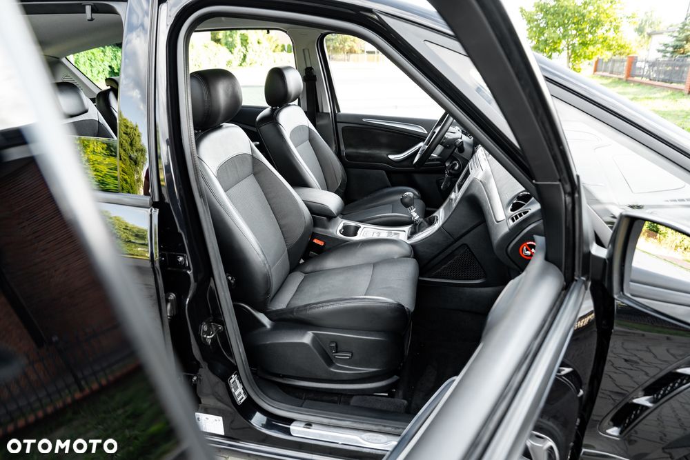 Ford S-Max 2.5 Titanium - 24