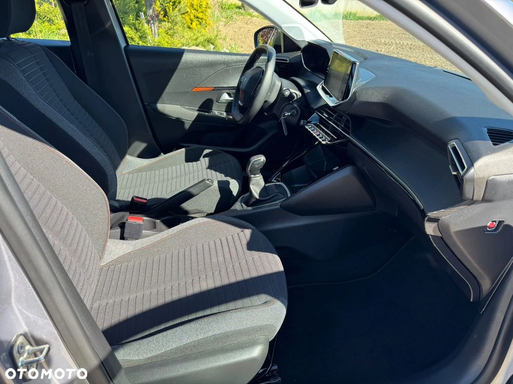 Peugeot 208 - 12