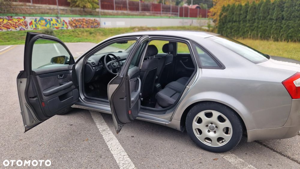 Audi A4 Limousine - 16