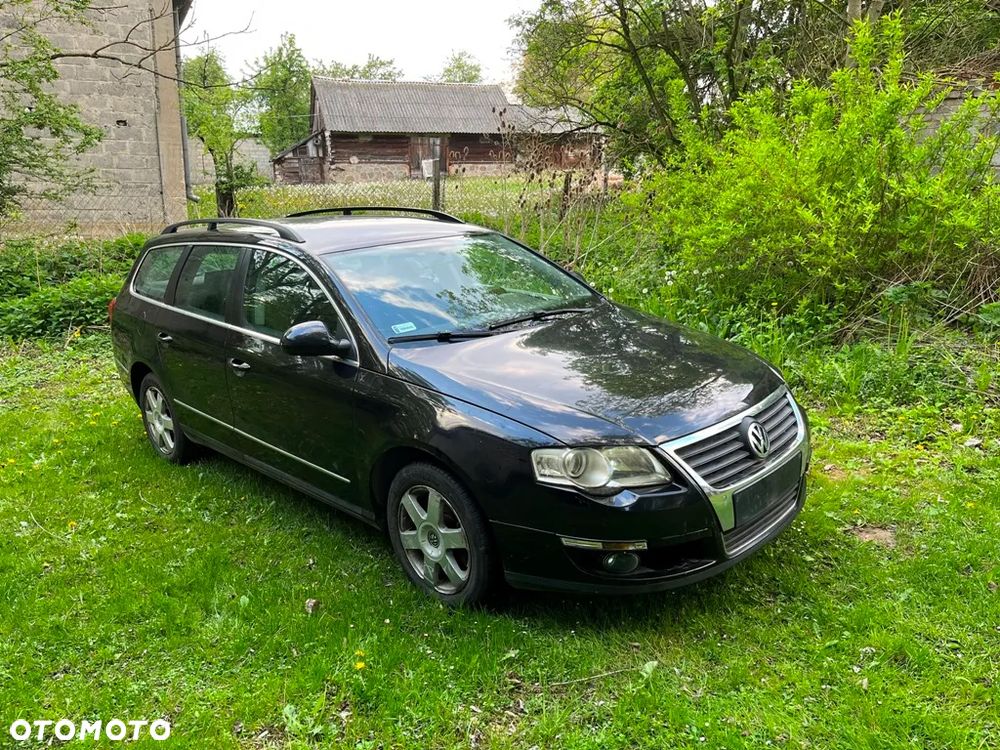 Volkswagen Passat - 1