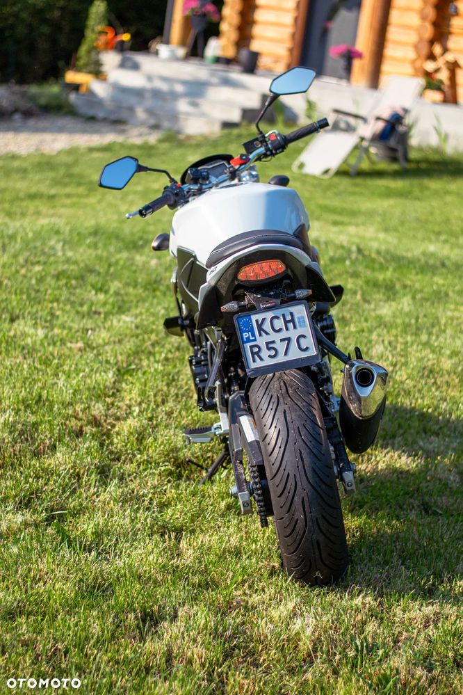 Suzuki GSR - 3