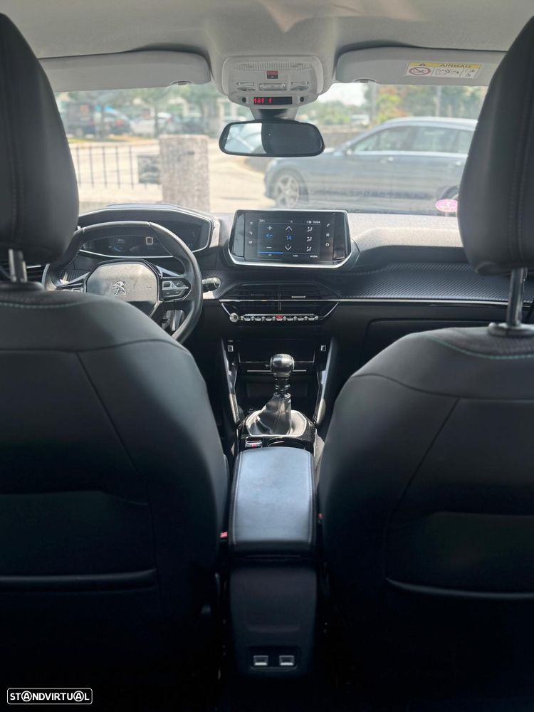 Peugeot 208 PureTech 100 Allure — fotografia 17