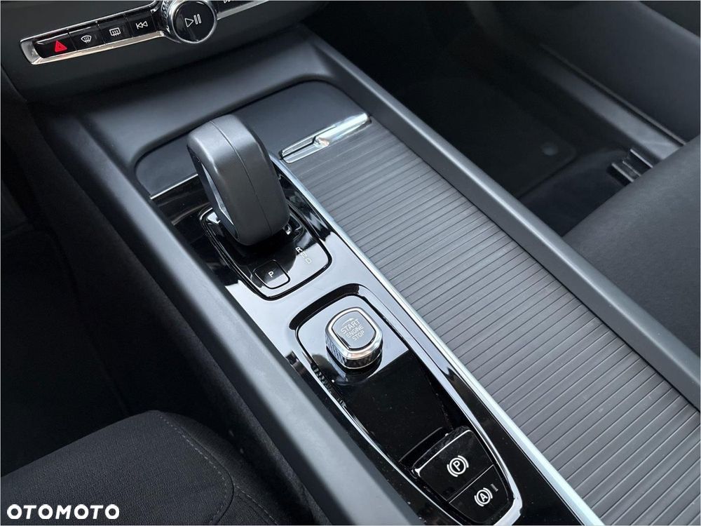 Volvo XC 60 B4 B Momentum Pro - 15