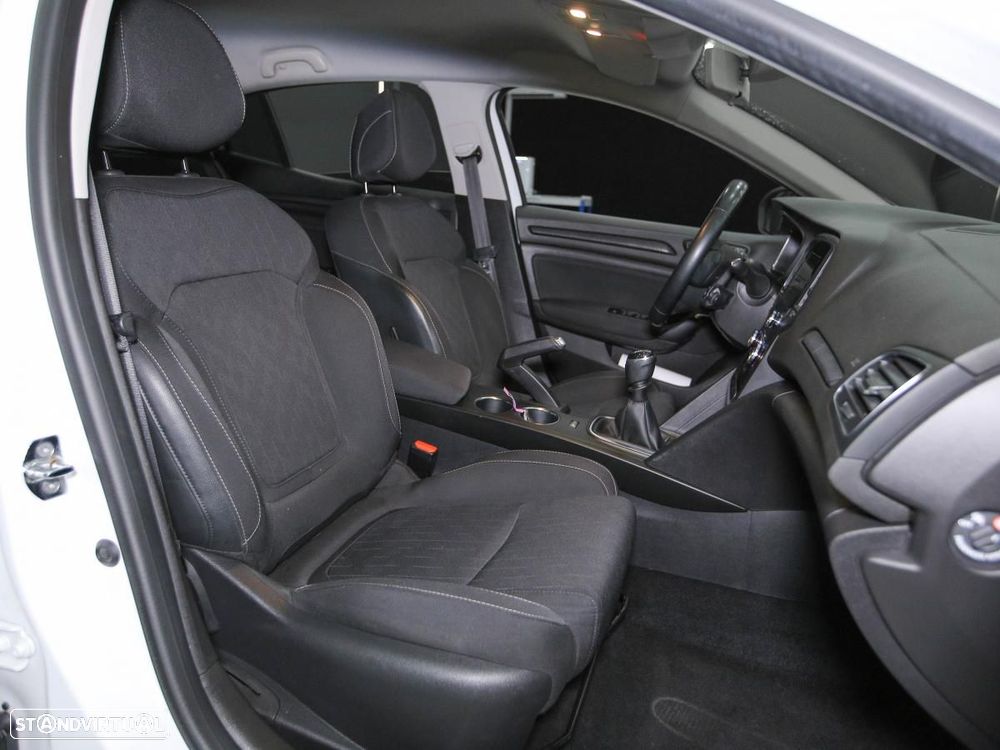 Renault Mégane 1.5 Blue dCi Limited - 9