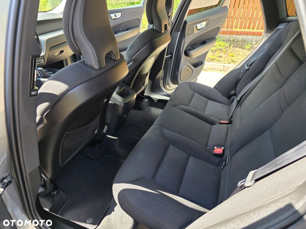 Volvo XC 60 B4 B Momentum Pro - 36