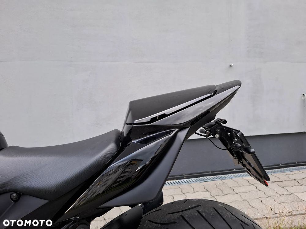 Suzuki GSR - 33