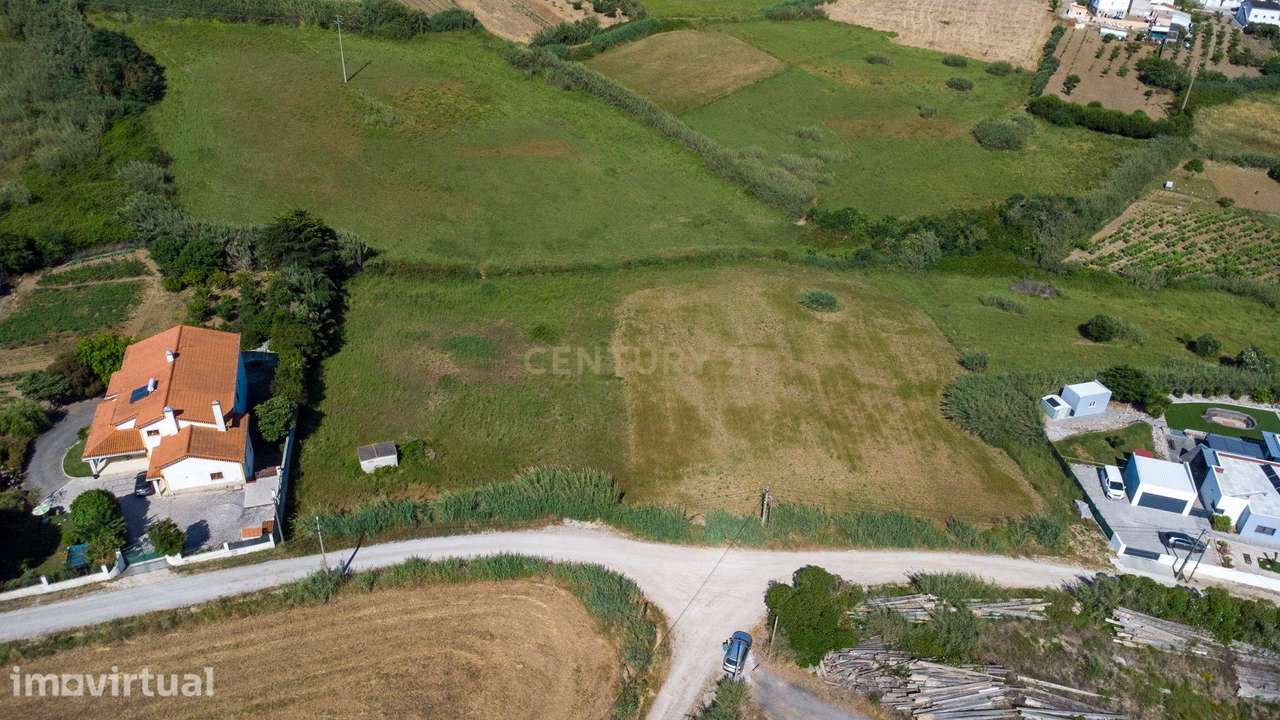 TERRENO URBANIZÁVEL NA LOURINHÃ – INVESTIMENTO PARA 11 FOGOS - Grande imagem: 4/8