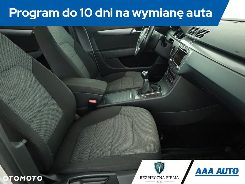 Volkswagen Passat - 8