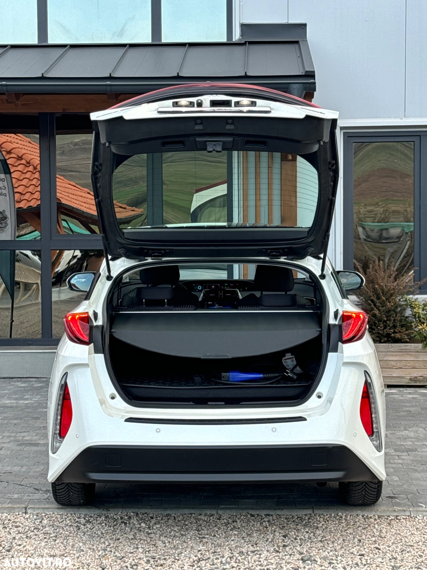 Toyota Prius Plug-in Hybrid Solar - 39