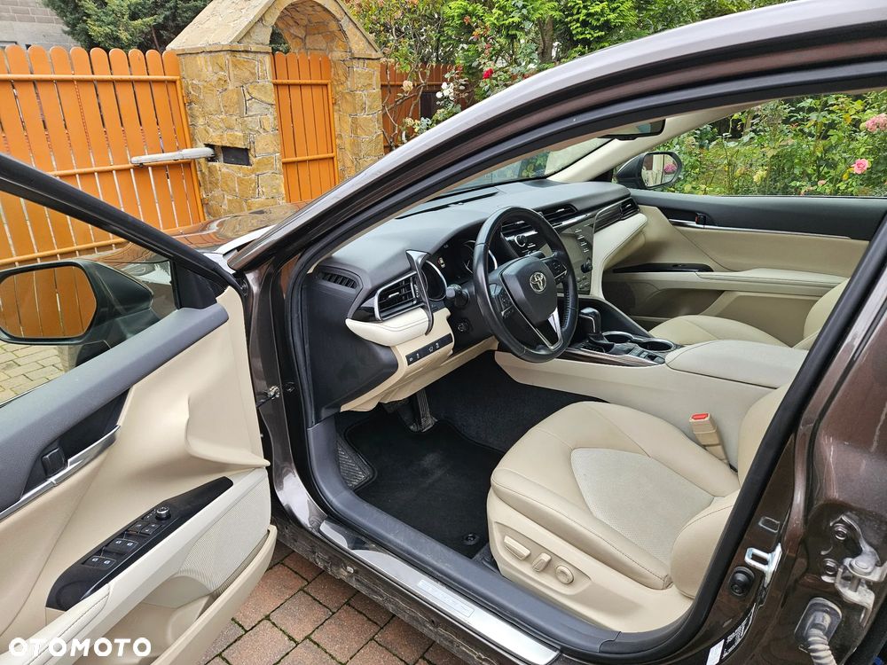 Toyota Camry 2.5 Hybrid Executive CVT - 5