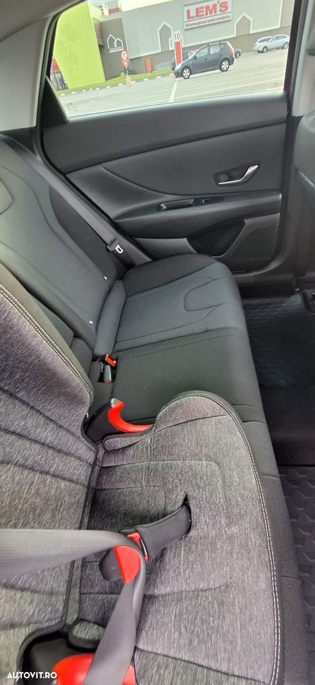 Hyundai Elantra 1.6 l 123 CP CVT Exclusive Navi - 11