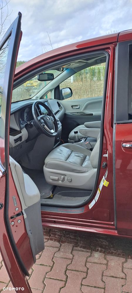 Toyota Sienna 3.5 XLE AWD - 9