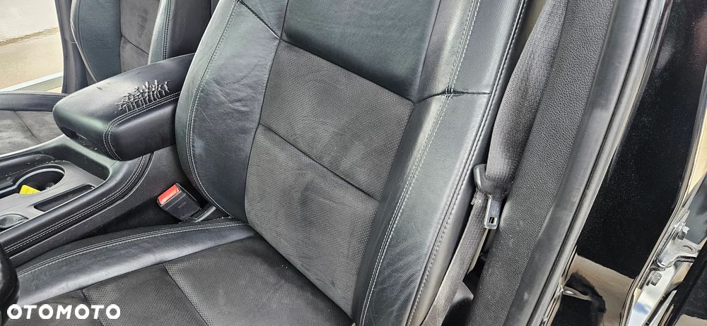 Dodge Durango III LIFT 2021- Fotel Fotele kanapa 2 rząd 3 rząd Tapicerka Boczki drzwi podłoga środek kolor czarny SKÓRA WELUR ZAMSZ 7 OSÓB grzane fotele - 5
