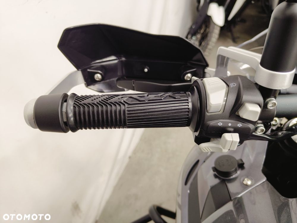 Benelli TRK 502 - 13