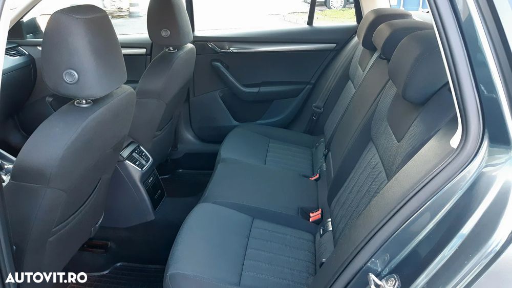 Skoda Octavia 2.0 TDI (Green tec) DSG Style - 8
