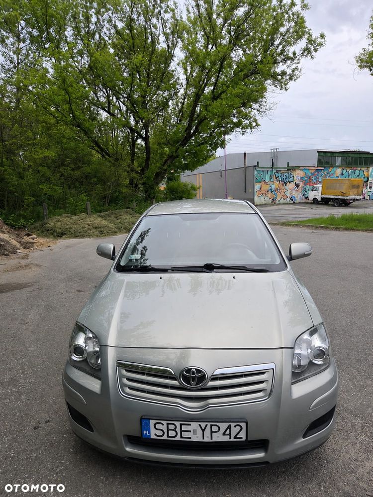 Toyota Avensis 1.8 VVT-i Luna - 1