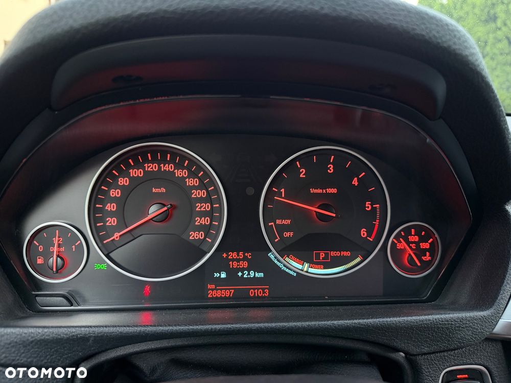 BMW Seria 3 320d Efficient Dynamic Edition Modern Line - 32