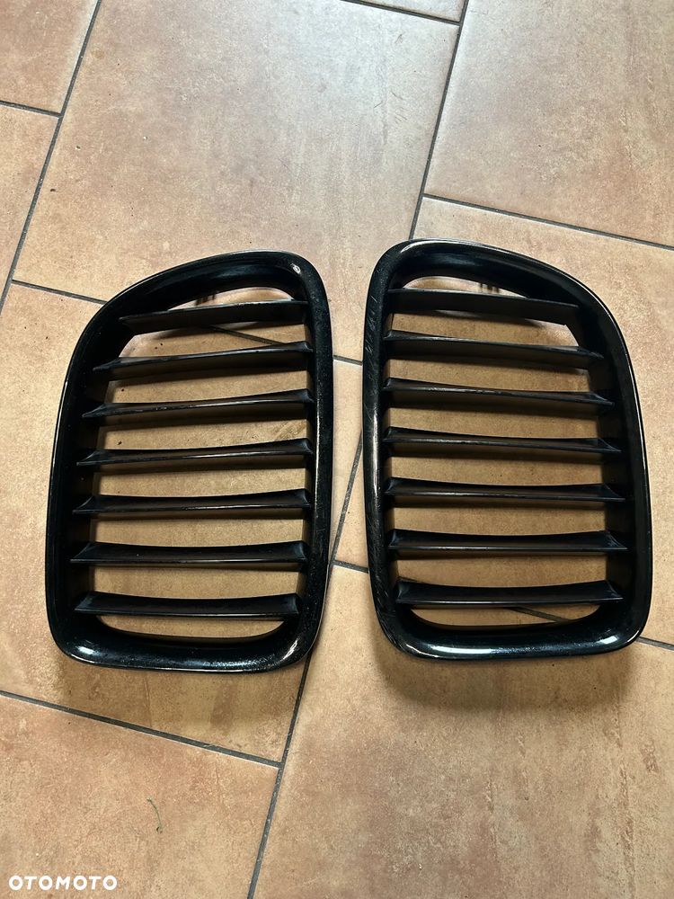 ATRAPA GRILL NERKA BMW E84 LEWY PRAWY 2993307 2993308