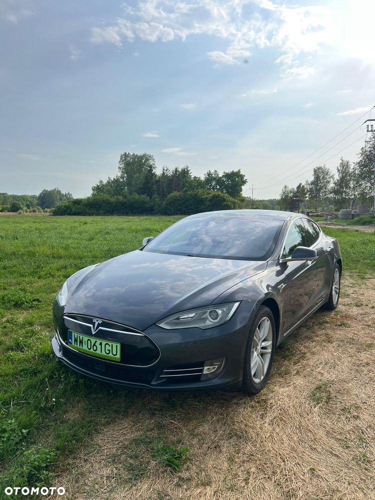 Tesla Model S 85 D - 13