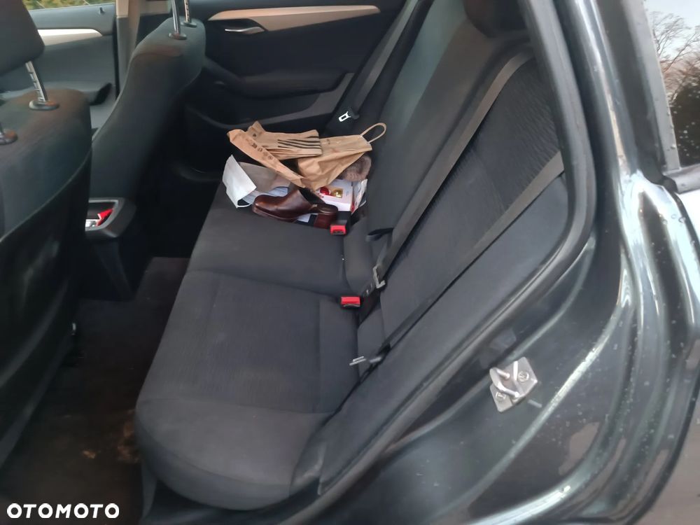 BMW X1 xDrive18d xLine - 12