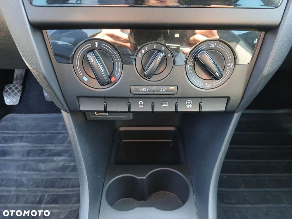 Skoda RAPID 1.0 TSI Ambition - 33