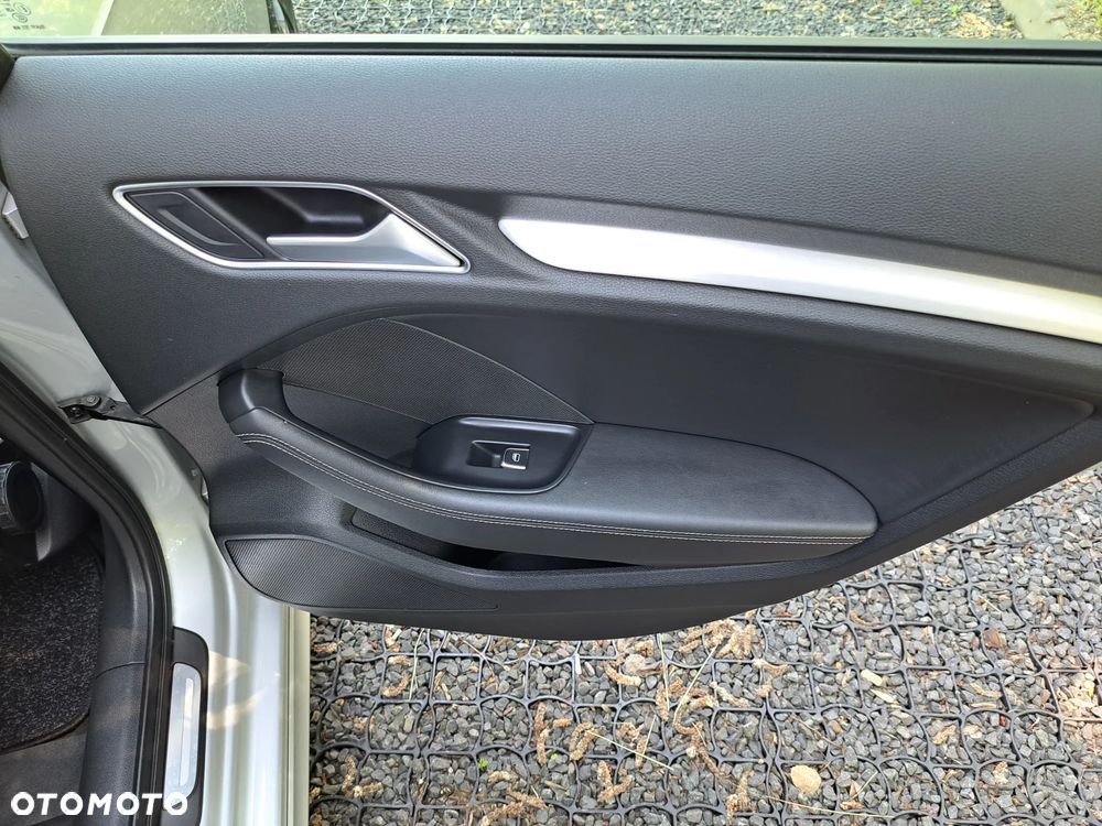 Audi A3 Sportback 1.6 TDI DPF S line Sportpaket - 18