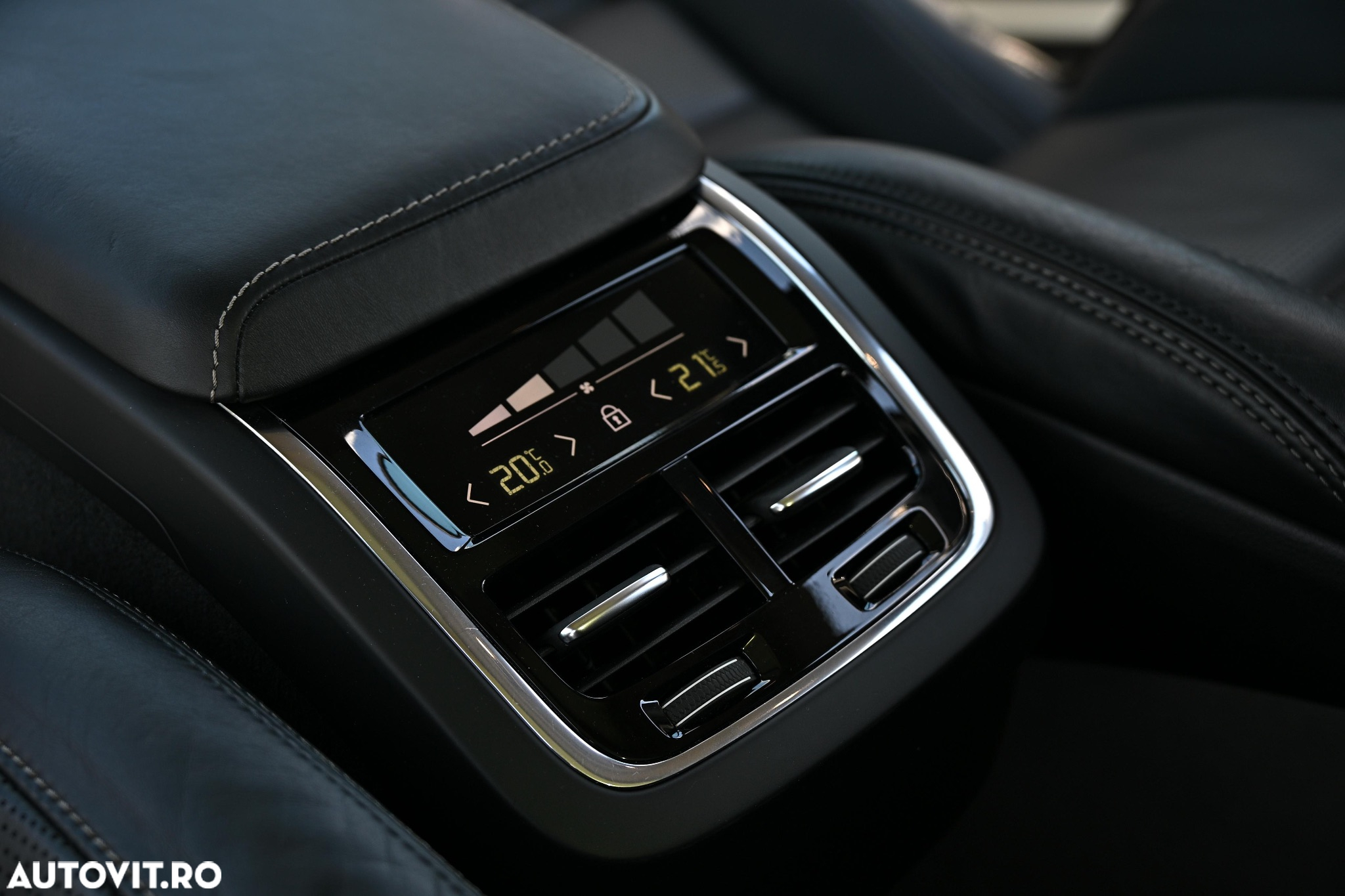 Volvo XC 60 D4 AWD Geartronic Inscription - 29