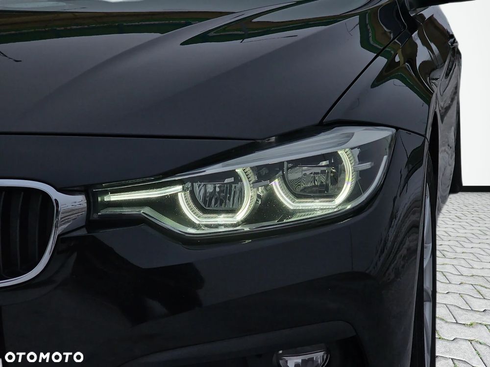 BMW Seria 3 320d Efficient Dynamics - 36