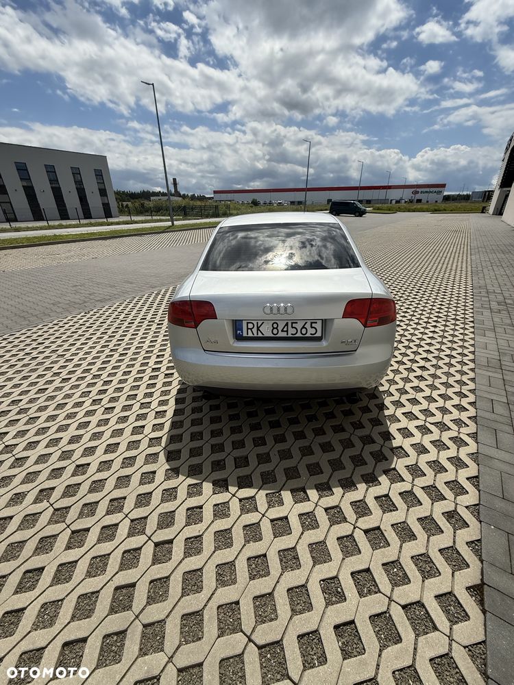 Audi A4 Limousine - 5