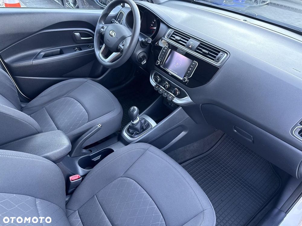 Kia Rio 1.4 M - 10
