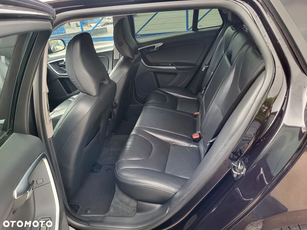 Volvo V60 D5 Geartronic Summum - 14
