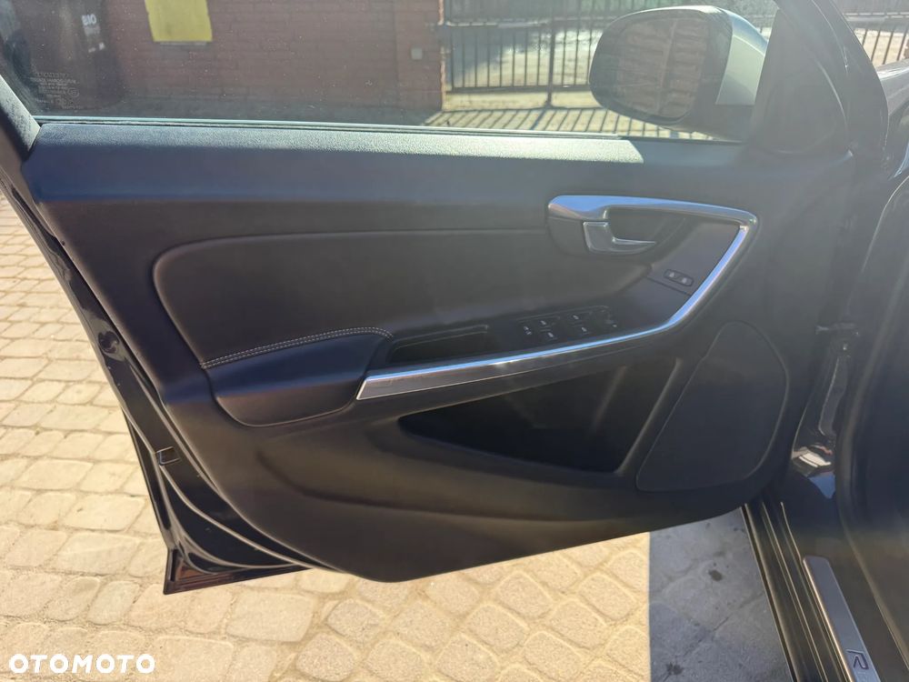 Volvo V60 D2 R-Design Summum - 25