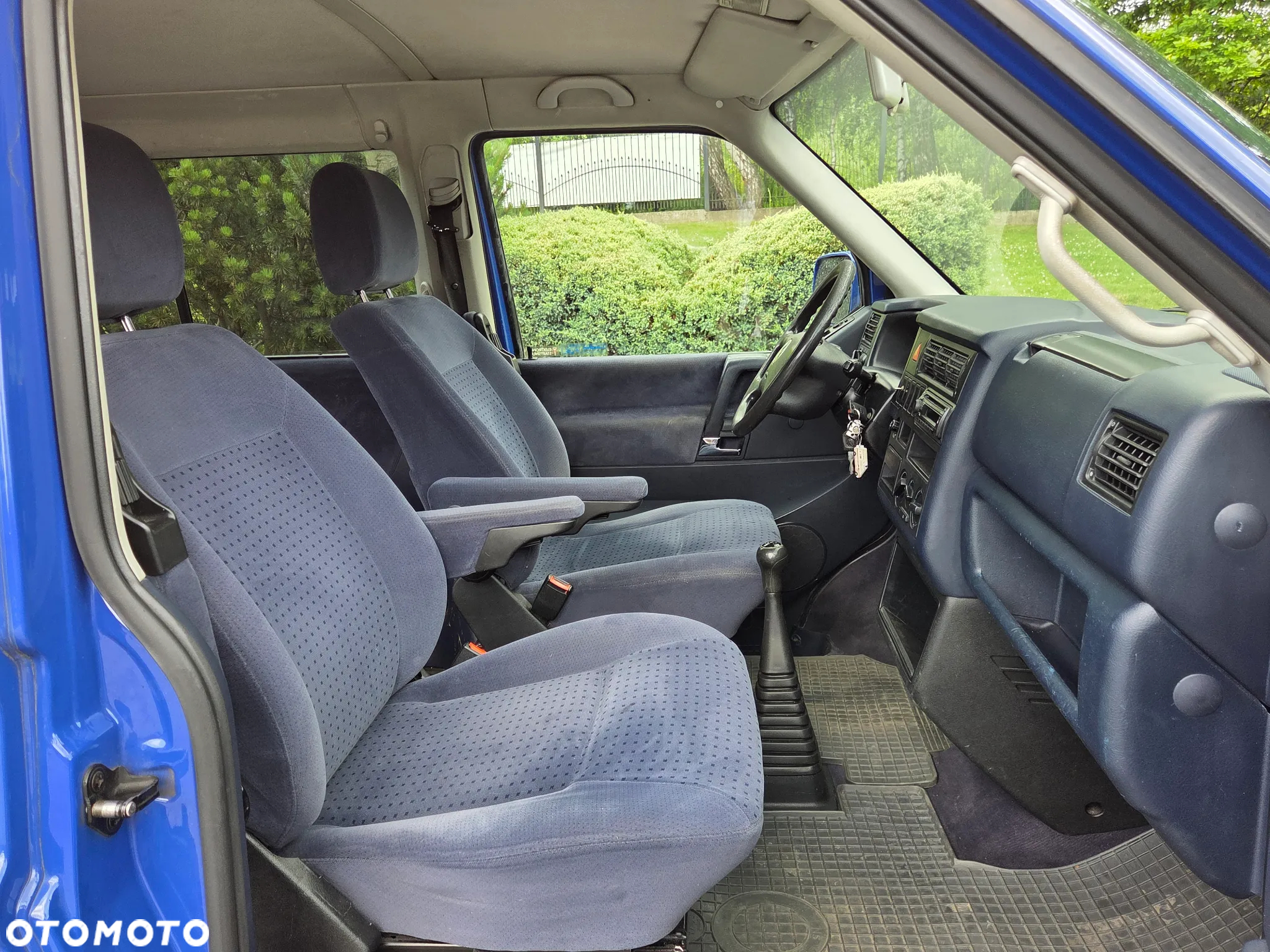 Volkswagen Caravelle - 14