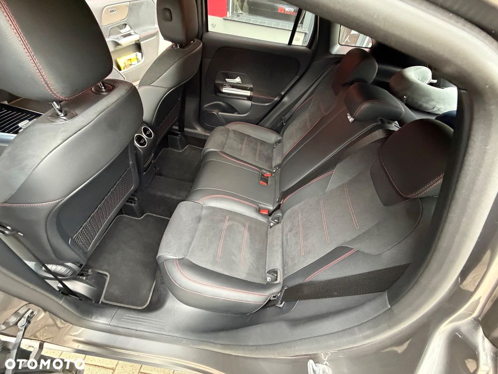 Mercedes-Benz GLA 200 AMG Line - 17