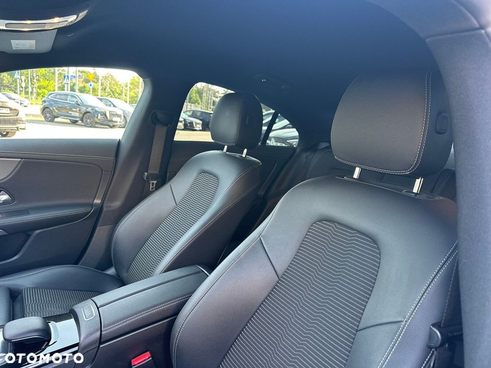 Mercedes-Benz CLA 200 Progressive 7G-DCT - 14
