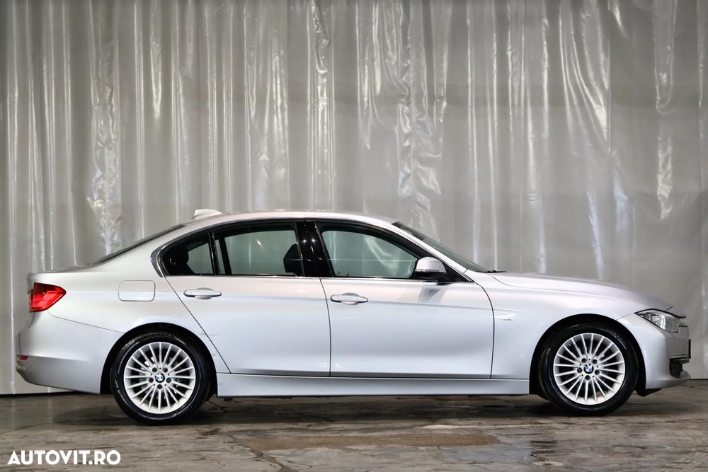 BMW Seria 3 320d Sport-Aut. Efficient Dynamics Edition Luxury Line - 39